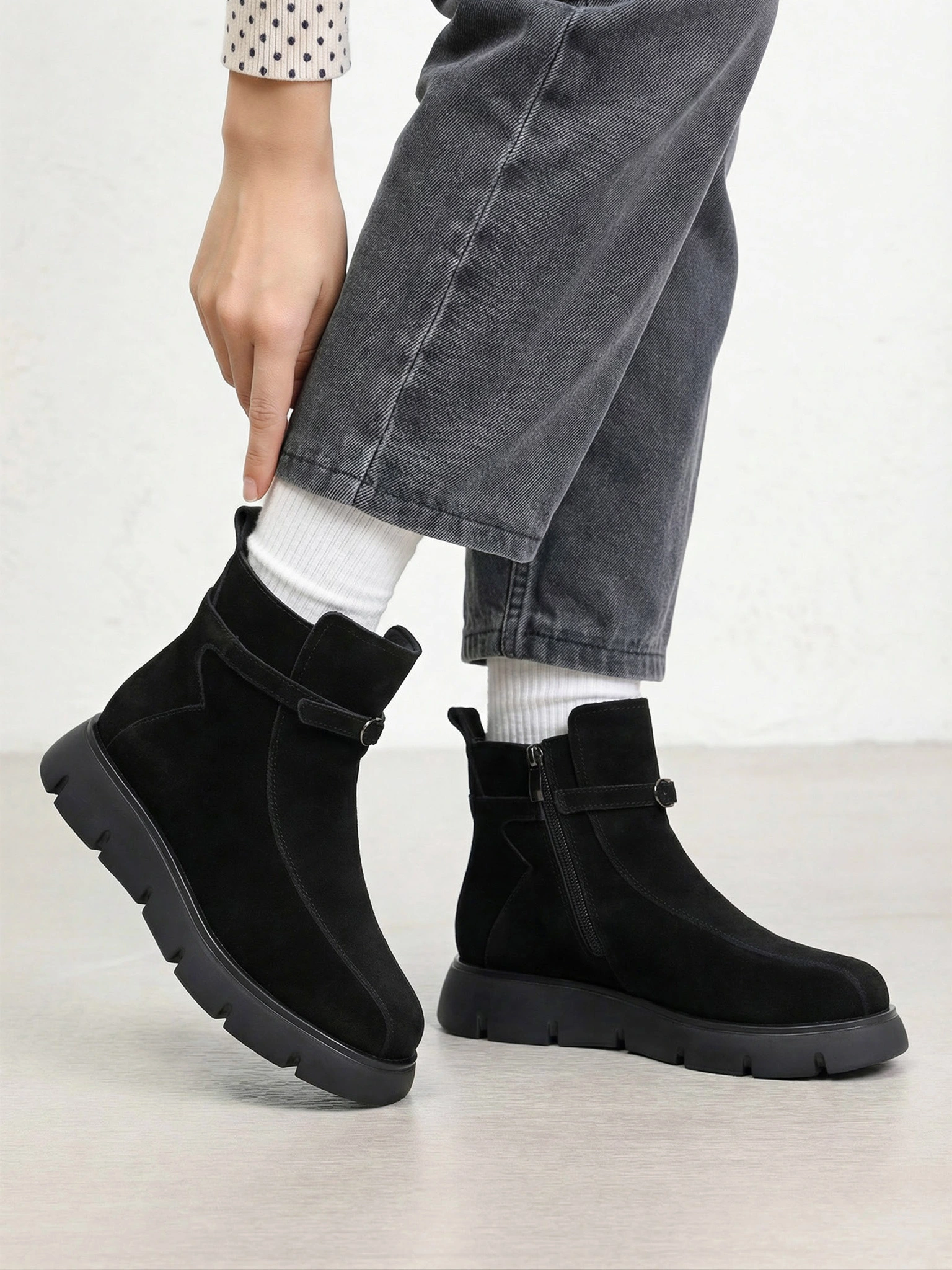 Ботинки черного цвета на высокой платформе